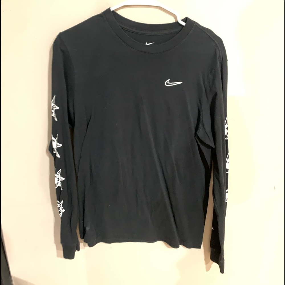 Nike Graphic Long Sleeve Tee